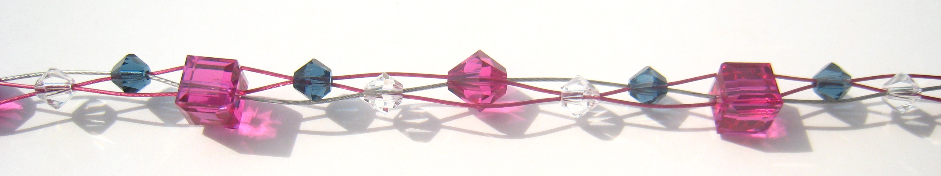 Návod na korálky - kostičky Swarovski náhrdelník Fuchsia